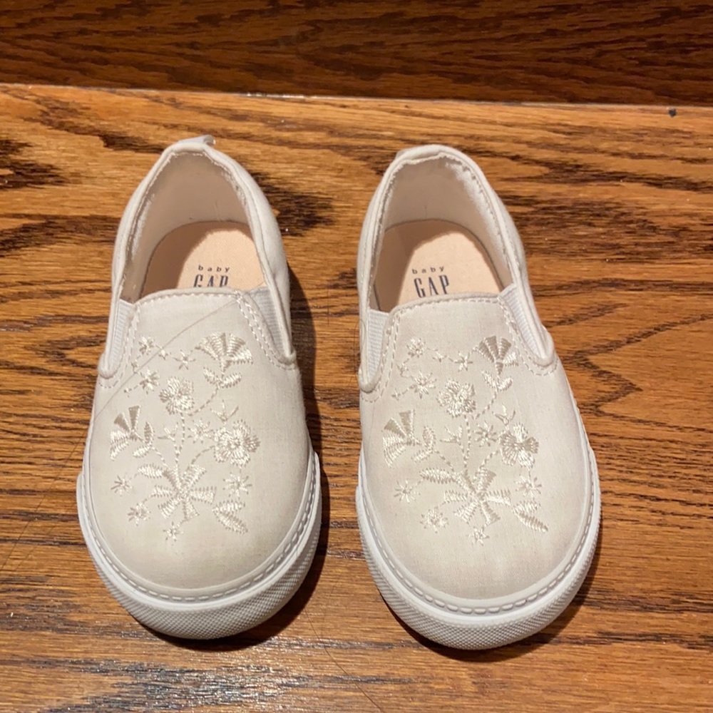 Adorable White Embroidered Gap Slip On Sneakers